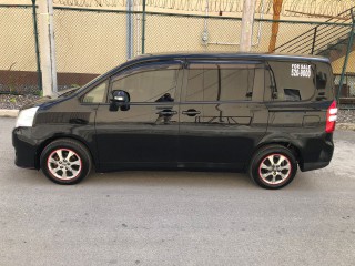 2014 Toyota Noah
$2,300,000