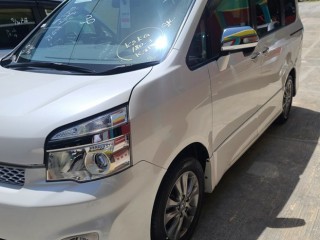 2013 Toyota Voxy