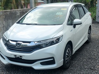 2017 Honda Fit shuttle hybrid for sale in Portland, Jamaica