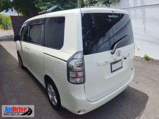 2013 Toyota Voxy