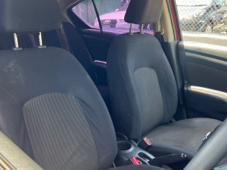 2012 Nissan latio
$830,000