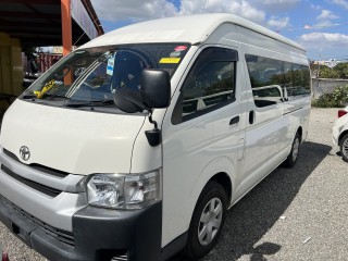 2017 Toyota Hiace hi top commuter