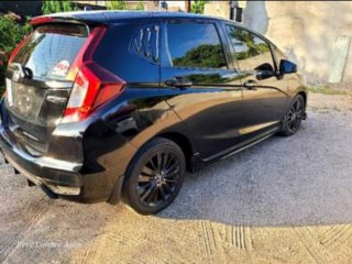 2018 Honda Fit Sport 
$1,700,000