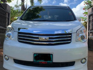 2013 Toyota Noah