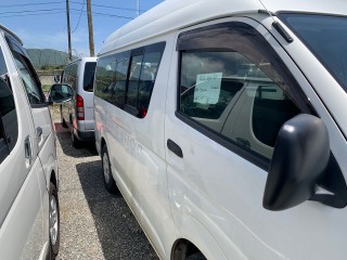 2013 Toyota High Top hiace Diesel for sale in Kingston / St. Andrew, Jamaica