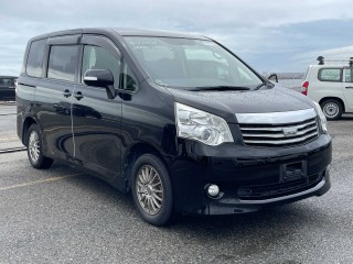 2013 Toyota Noah