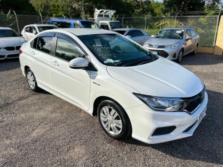 2017 Honda Grace
$2,350,000