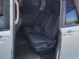 2014 Toyota NOAH HYBRID for sale in Kingston / St. Andrew, Jamaica