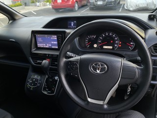 2016 Toyota Voxy