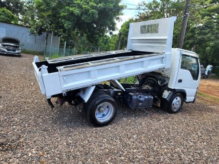 2006 Isuzu Isuzu elf 3 ton tipper trucks for sale in Manchester, Jamaica