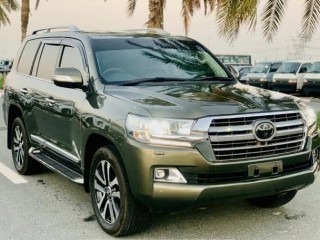 2017 Toyota LAND CRUISER
$2,981,195
