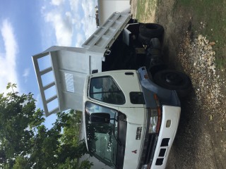 2001 Mitsubishi Fuso fighter for sale in Westmoreland, Jamaica
