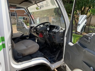 2001 Isuzu Nqr