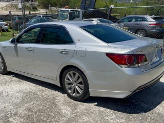 2016 Toyota Crown