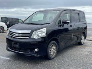 2013 Toyota Noah