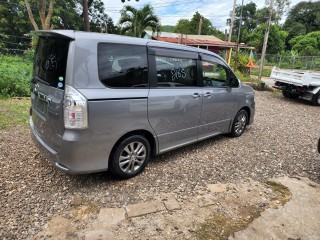2013 Toyota TOYOTA VOXY ZS