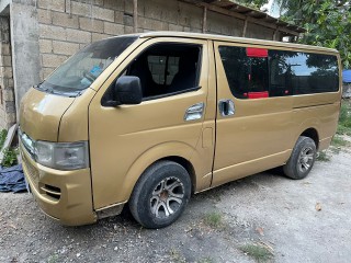 2007 Toyota Hiace bus