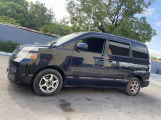 2006 Toyota Voxy