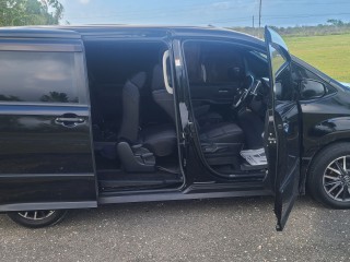 2014 Toyota Noah si 
$2,690,000