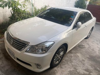 2012 Toyota Crown