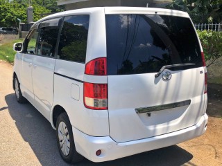 2006 Toyota Noah