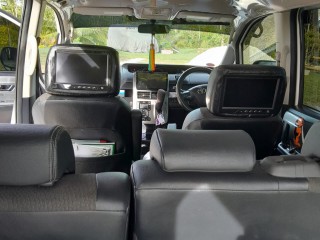 2013 Toyota Voxy
$2,500,000