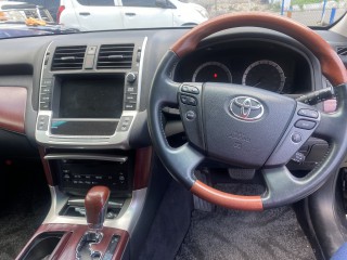 2013 Toyota crown Majesta for sale in Kingston / St. Andrew, Jamaica