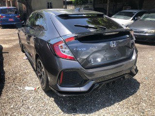 2018 Honda Civic Touring
$2,390,000