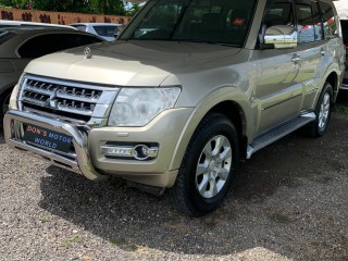 2015 Mitsubishi Pajero