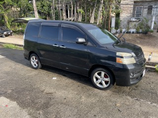 2005 Toyota Voxy