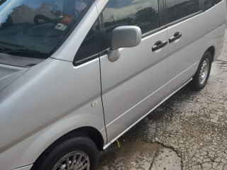 2000 Nissan Serena