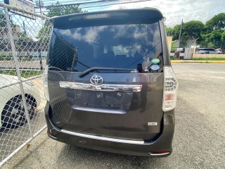 2013 Toyota Voxy for sale in Kingston / St. Andrew, Jamaica