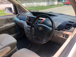 2006 Toyota Noah