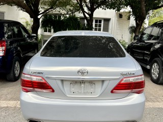 2011 Toyota Crown Royal Saloon