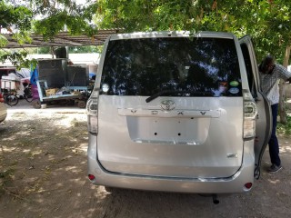 2013 Toyota Voxy for sale in Kingston / St. Andrew, Jamaica