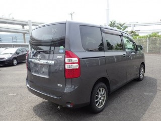 2013 Toyota NOAH