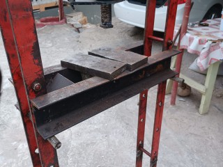 2015 Toyota 15 tonne
$1,000