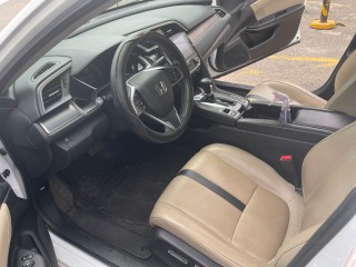 2016 Honda Civic
$2,300,000