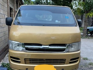 2007 Toyota Hiace bus