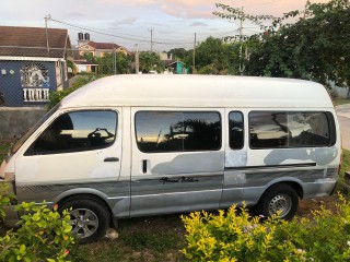 2004 Toyota Hiace