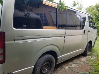 2009 Toyota Regius AceHiace
$1,400,000