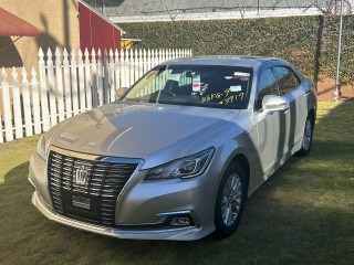 2016 Toyota Crown Hybrid Royal Saloon