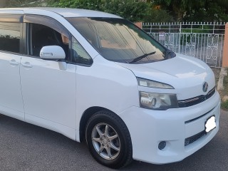 2011 Toyota Voxy for sale in Kingston / St. Andrew, Jamaica