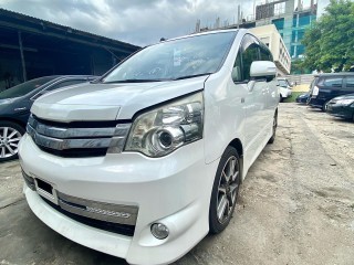 2013 Toyota Noah Gs edition