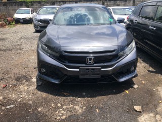 2018 Honda Civic Touring
$2,390,000
