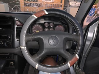 2002 Mitsubishi Pajero