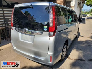 2014 Toyota NOAH