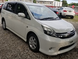 2013 Toyota Isis for sale in Kingston / St. Andrew, Jamaica