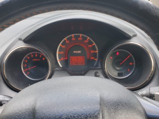 2013 Honda Fit RS
$1,240,000