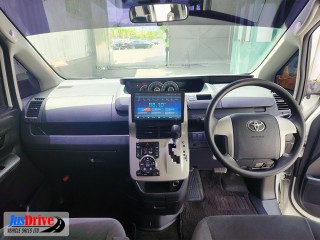 2013 Toyota Voxy